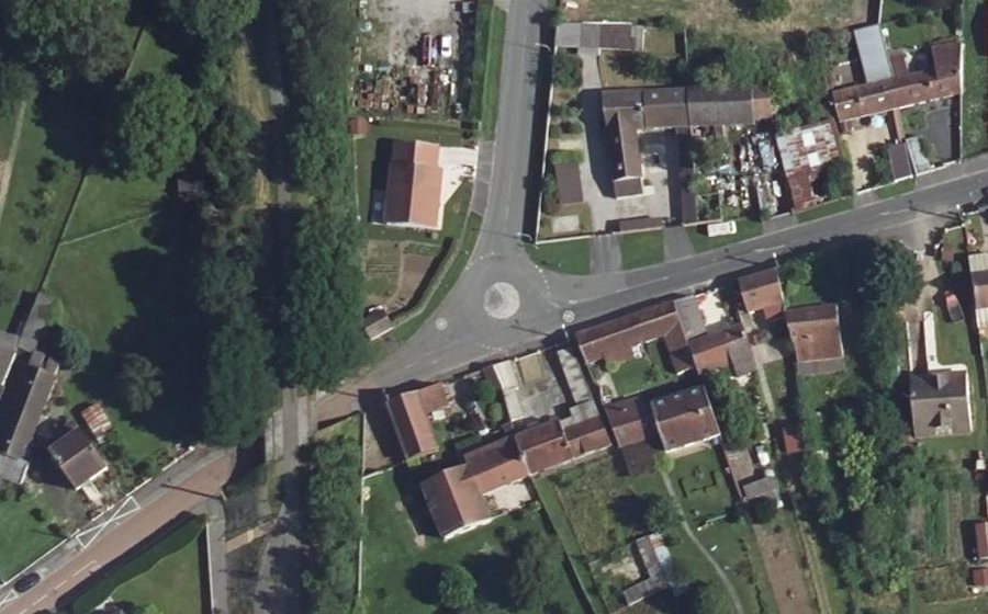 Vue aérienne du Rond-point anonyme n°42955796