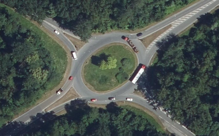Vue aérienne du Rond-point anonyme n°42957048