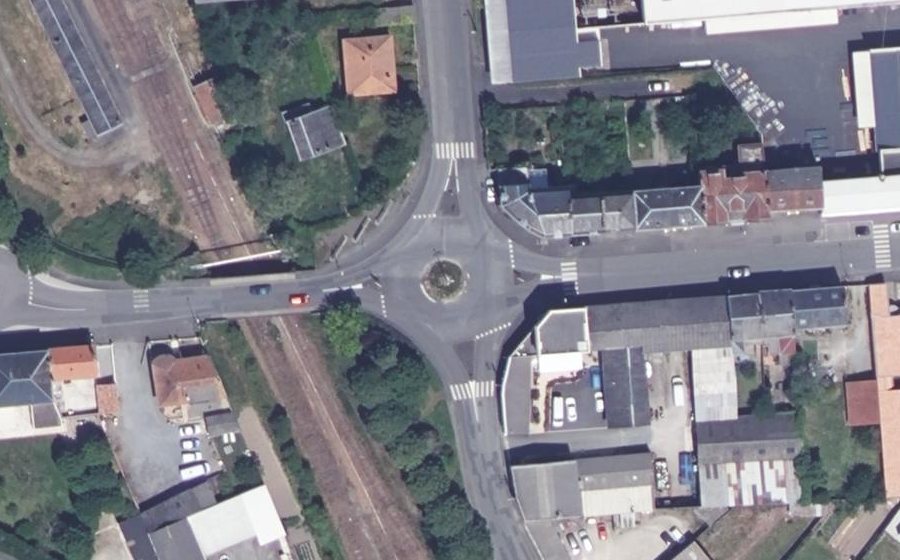 Vue aérienne du Rond-point anonyme n°42971232