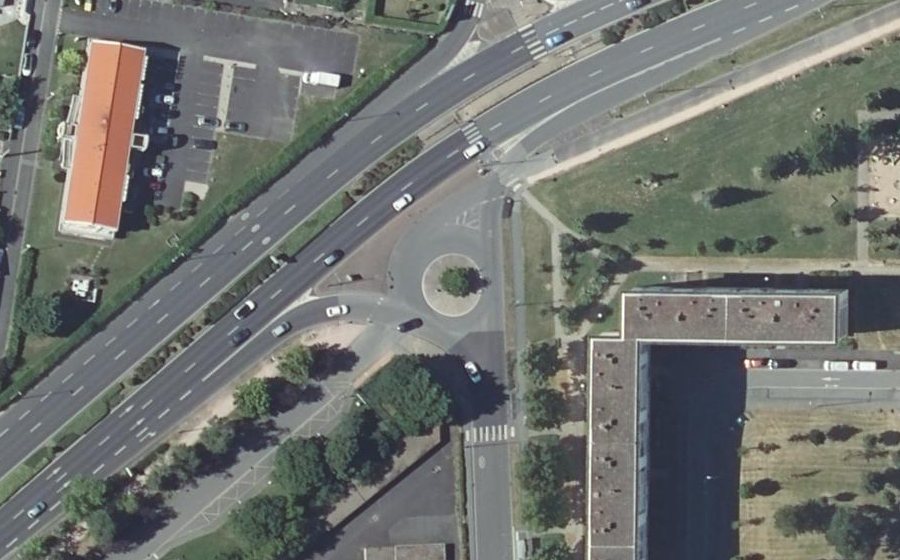 Vue aérienne du Rond-point anonyme n°42979108
