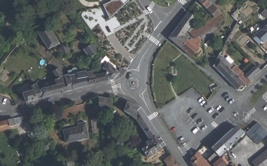 Vue aérienne du Rond-point anonyme n°429815166