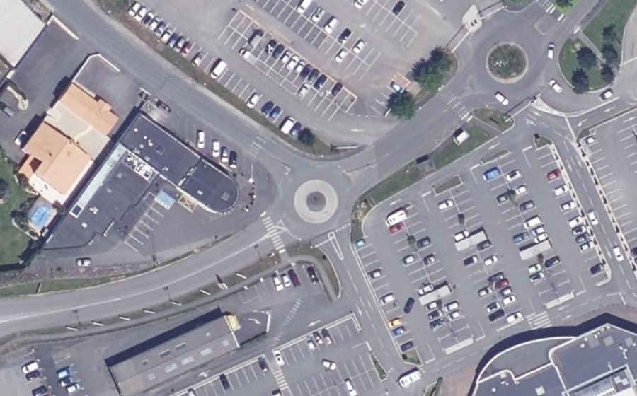 Vue aérienne du Rond-point anonyme n°42983786