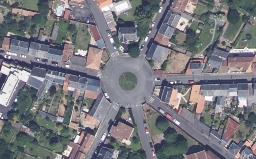 Vue aérienne du Rond-point anonyme n°42986665