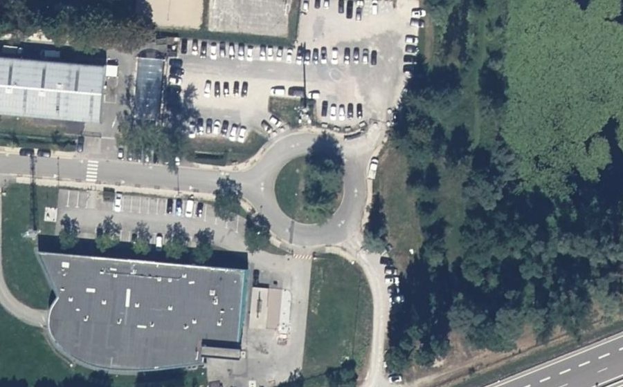 Vue aérienne du Rond-point anonyme n°42988014