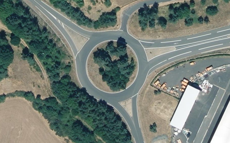 Vue aérienne du Rond-point anonyme n°42993152