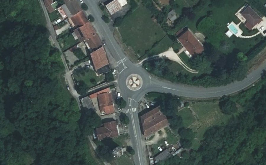 Vue aérienne du Rond-point anonyme n°42994390