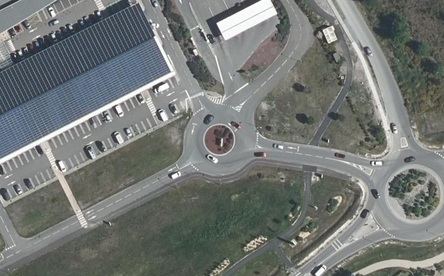 Vue aérienne du Rond-point anonyme n°430116361