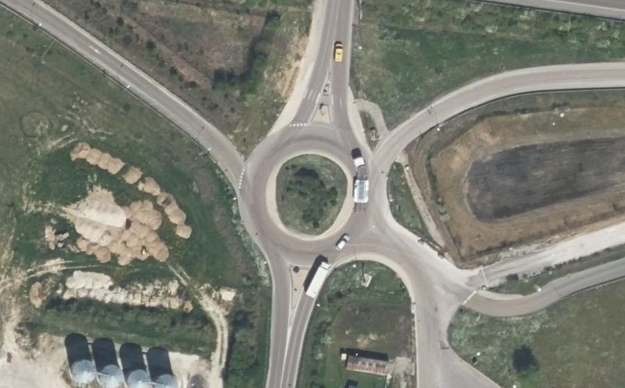 Vue aérienne du Rond-point anonyme n°43018305
