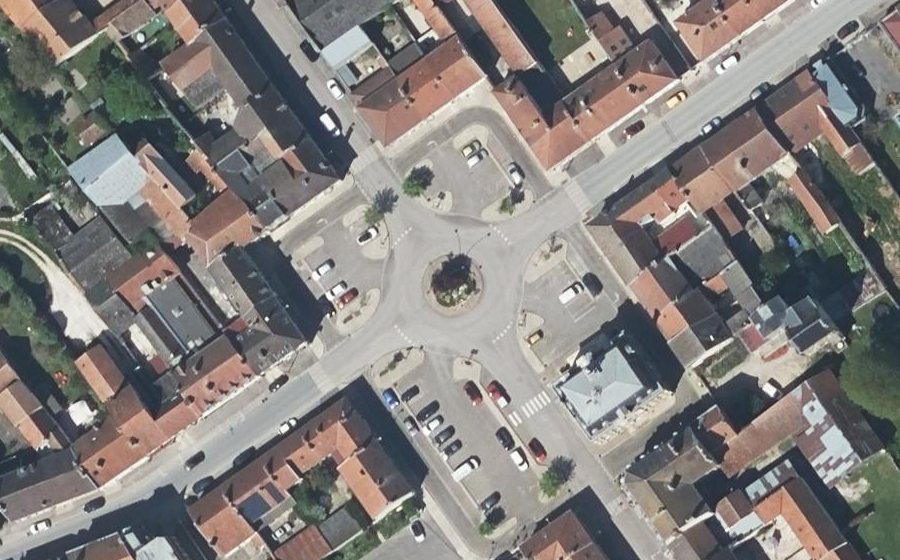 Vue aérienne du Rond-point anonyme n°43018737