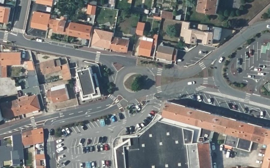Vue aérienne du Rond-point anonyme n°430195400