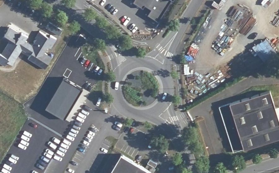 Vue aérienne du Rond-point anonyme n°430208585