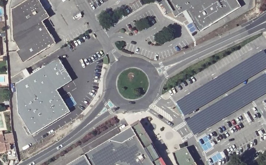 Vue aérienne du Rond-point anonyme n°43042985