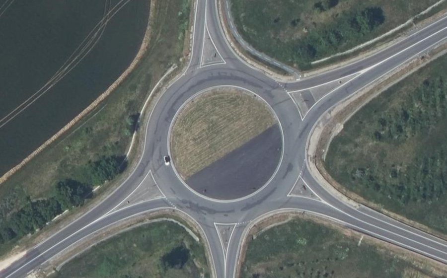 Vue aérienne du Rond-point anonyme n°430504006