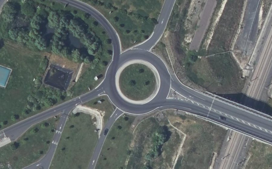 Vue aérienne du Rond-point anonyme n°430507972
