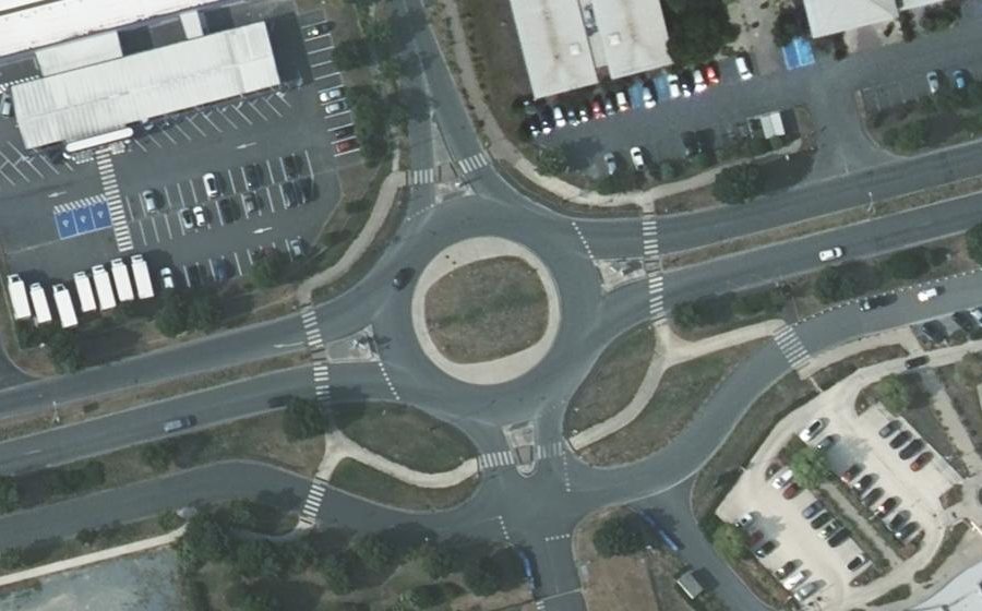 Vue aérienne du Rond-point anonyme n°430601652