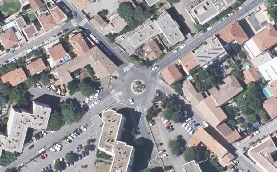 Vue aérienne du Rond-point anonyme n°43077089
