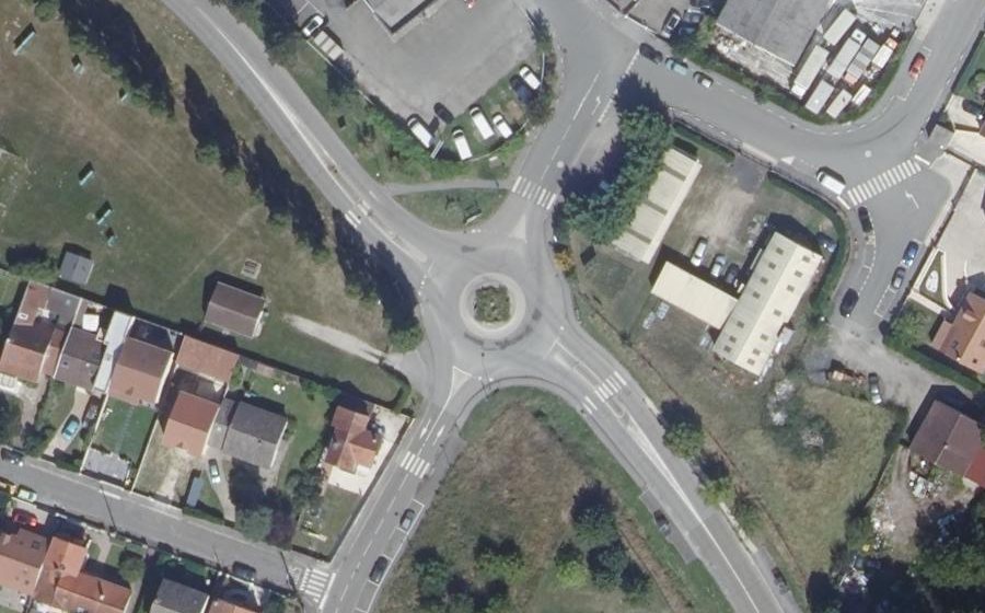 Vue aérienne du Rond-point anonyme n°43088679
