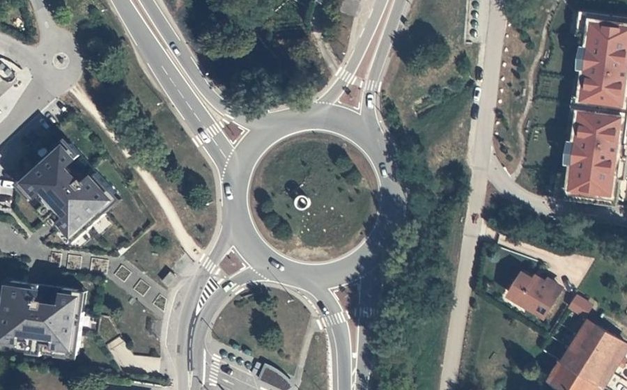 Vue aérienne du Rond-point anonyme n°4309143