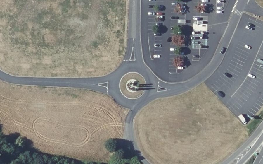 Vue aérienne du Rond-point anonyme n°430919044
