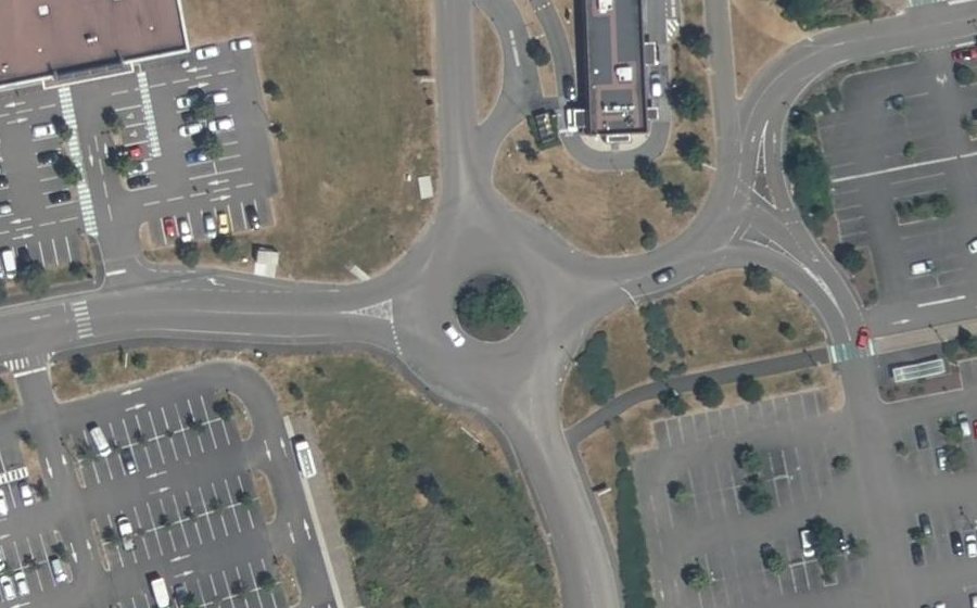 Vue aérienne du Rond-point anonyme n°430959996