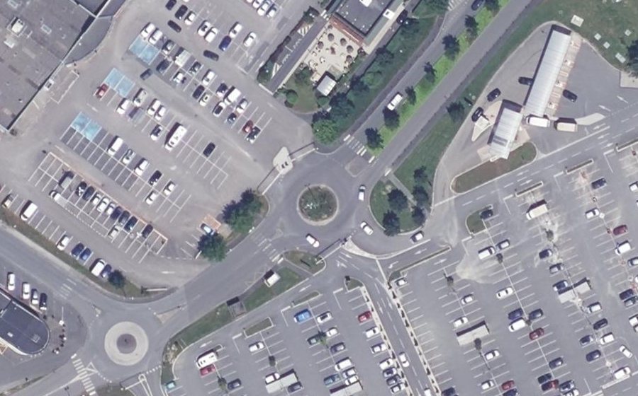 Vue aérienne du Rond-point anonyme n°43112969