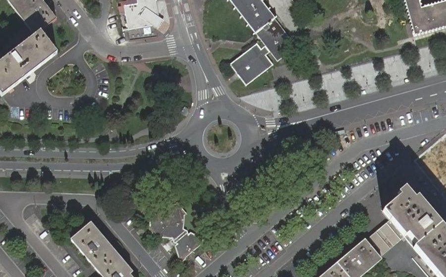 Vue aérienne du Rond-point anonyme n°43115343