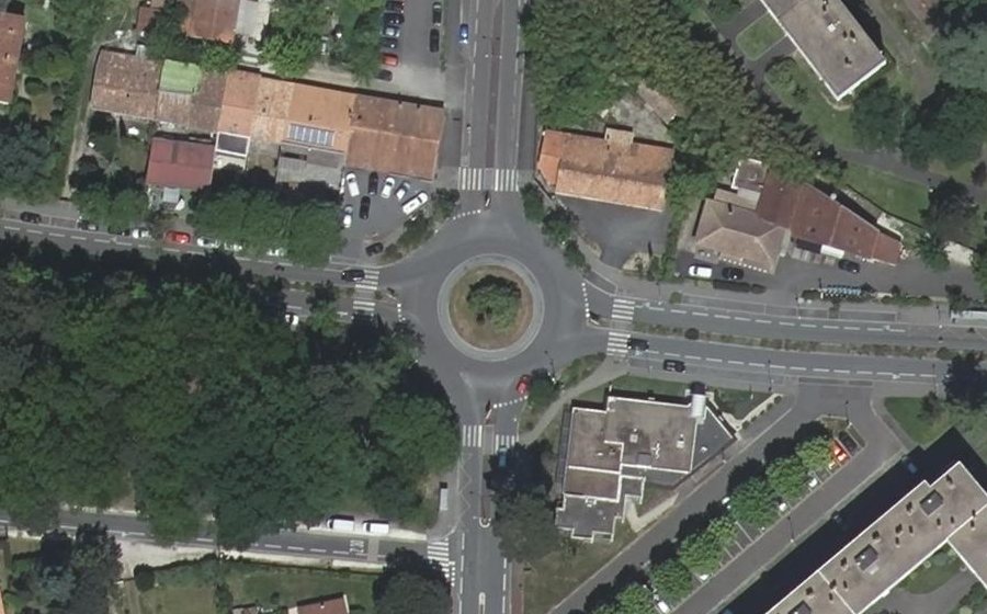 Vue aérienne du Rond-point anonyme n°43115445