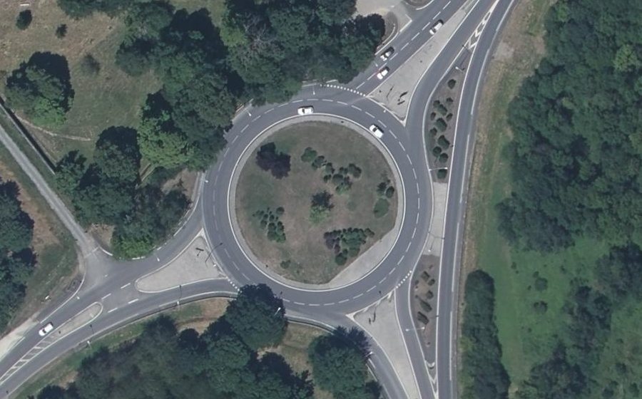 Vue aérienne du Rond-point anonyme n°43119578