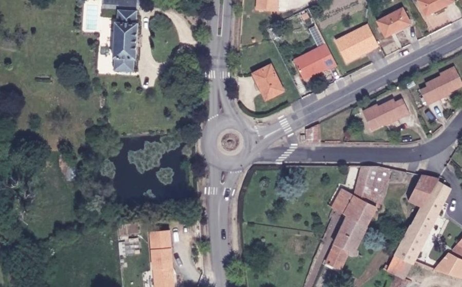 Vue aérienne du Rond-point anonyme n°43122327