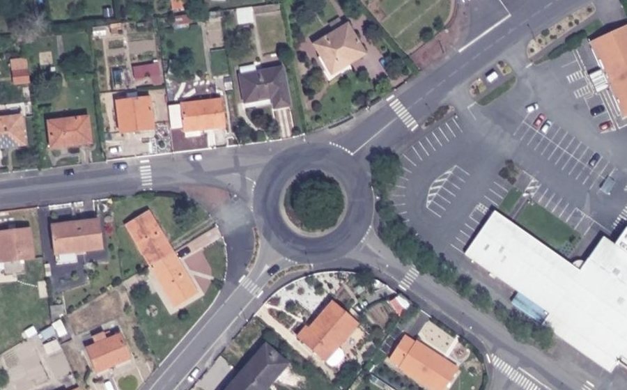Vue aérienne du Rond-point anonyme n°43122332