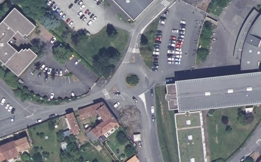 Vue aérienne du Rond-point anonyme n°43122439