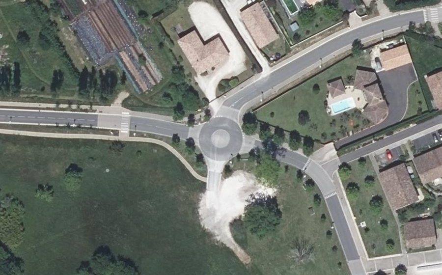 Vue aérienne du Rond-point anonyme n°431407550