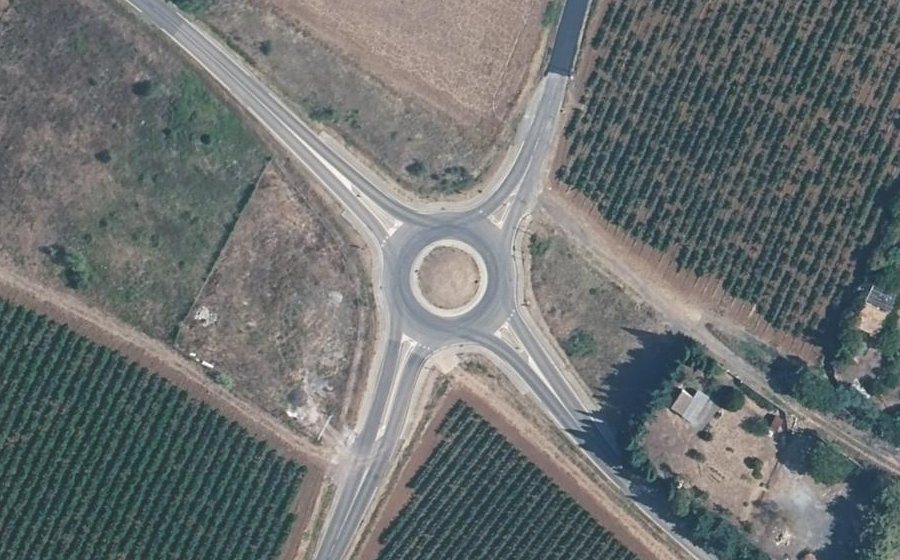 Vue aérienne du Rond-point anonyme n°431468677