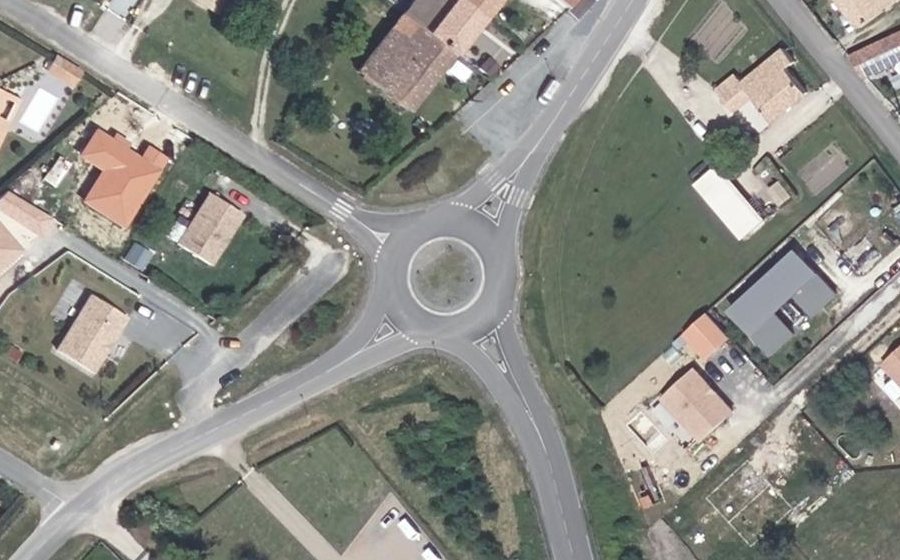 Vue aérienne du Rond-point anonyme n°431522203