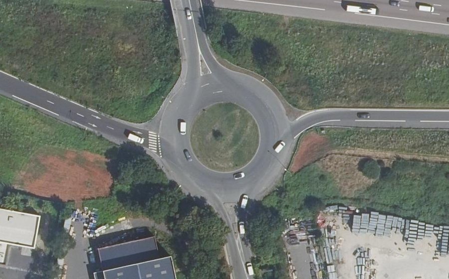 Vue aérienne du Rond-point anonyme n°431551803