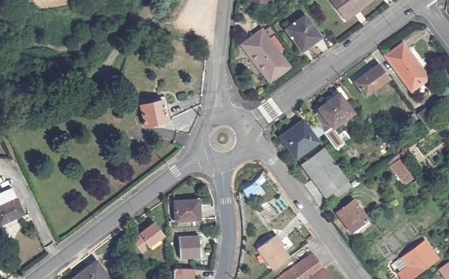 Vue aérienne du Rond-point anonyme n°43160044