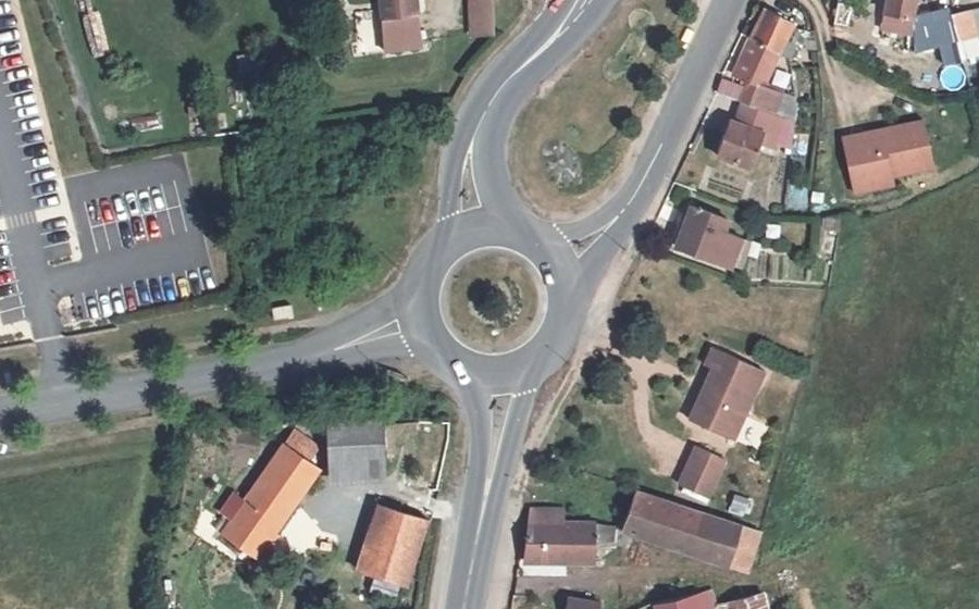 Vue aérienne du Rond-point anonyme n°43160046