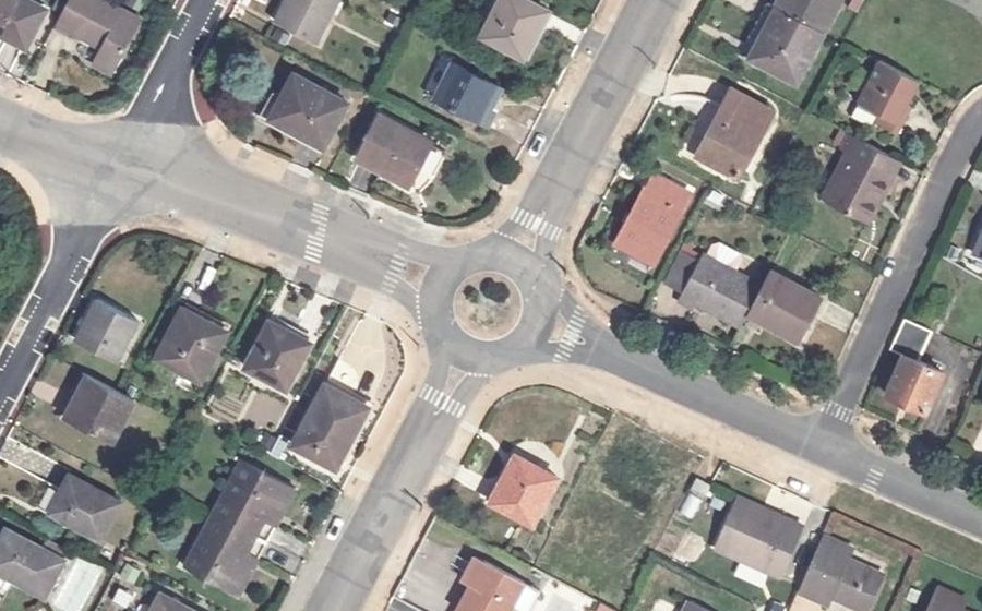 Vue aérienne du Rond-point anonyme n°43160081