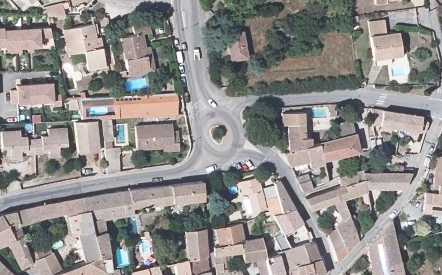 Vue aérienne du Rond-point anonyme n°43160855