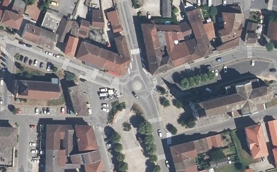 Vue aérienne du Rond-point anonyme n°431613526
