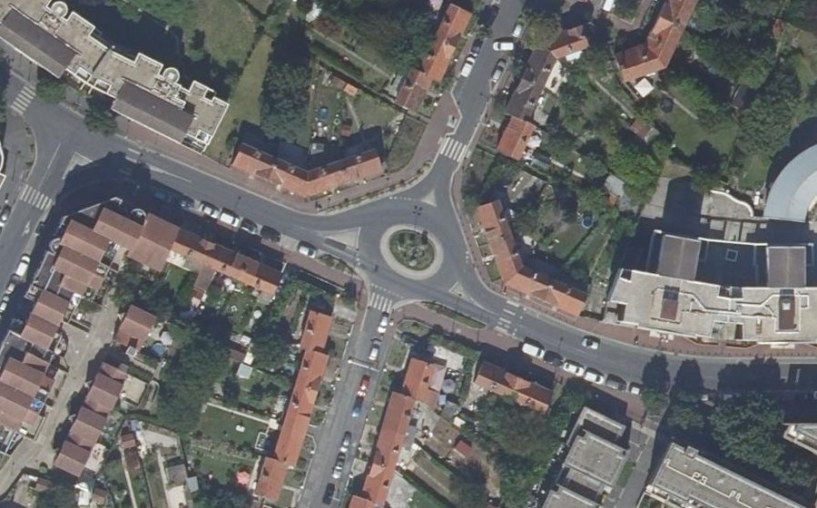 Vue aérienne du Rond-point anonyme n°43162944