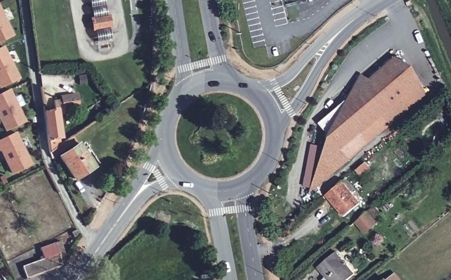 Vue aérienne du Rond-point anonyme n°43162970