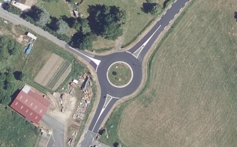 Vue aérienne du Rond-point anonyme n°43164052