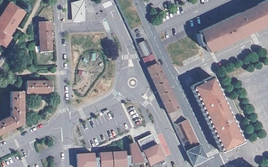 Vue aérienne du Rond-point anonyme n°431665580