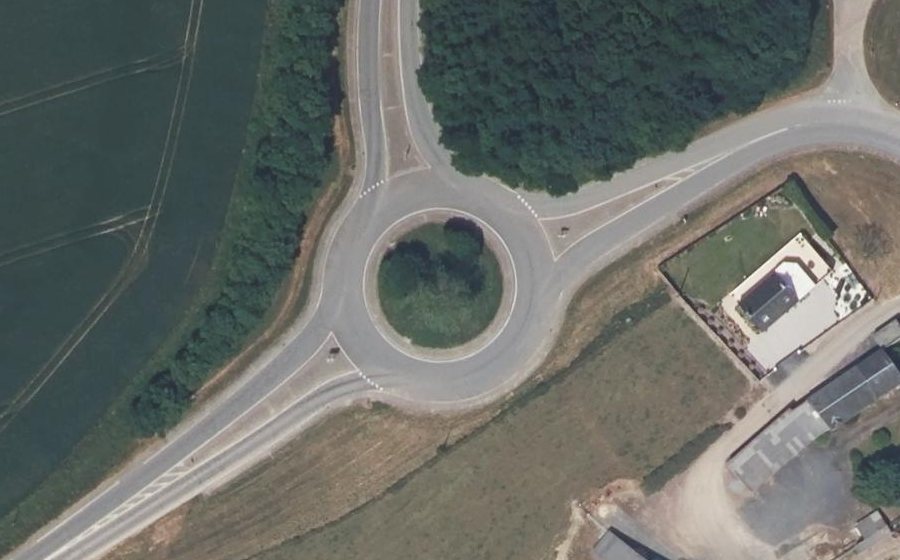 Vue aérienne du Rond-point anonyme n°43167219