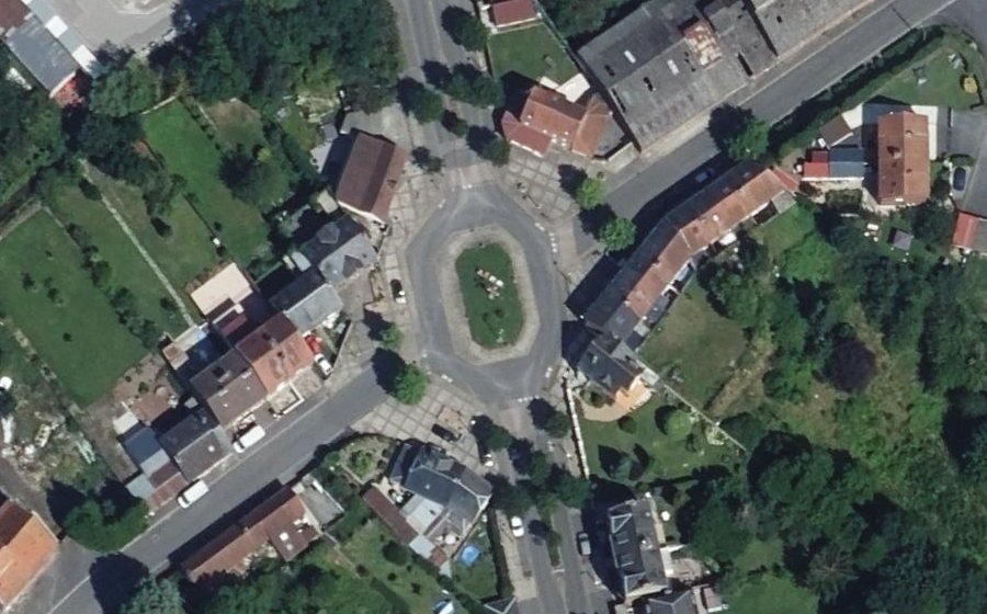 Vue aérienne du Rond-point anonyme n°43169666
