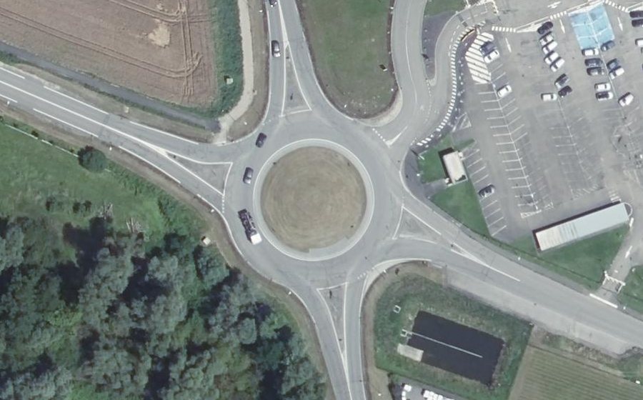 Vue aérienne du Rond-point anonyme n°43175610