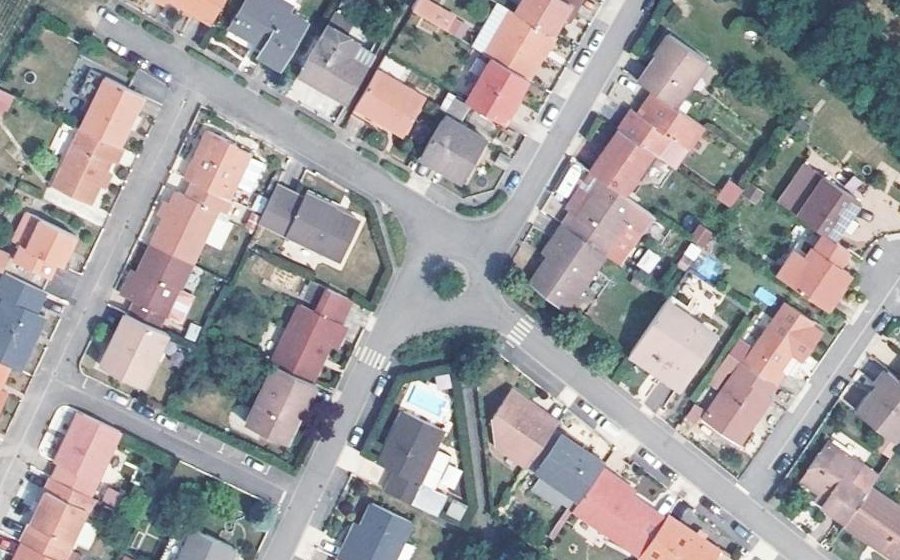 Vue aérienne du Rond-point anonyme n°431769383