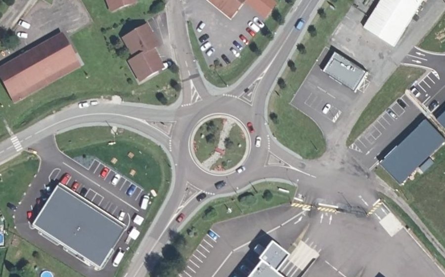 Vue aérienne du Rond-point anonyme n°43197347