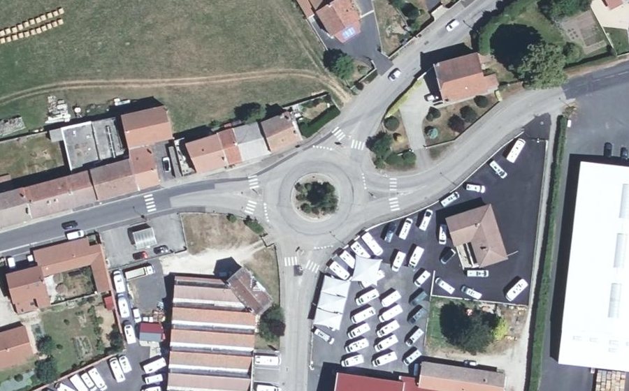 Vue aérienne du Rond-point anonyme n°43197404
